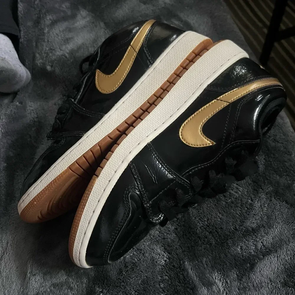 Air Jordan 1 Retro Low OG Metallic Gold Black Nike dunk yeezy